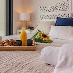 Endless Luxury At Marbella Lake Paradise