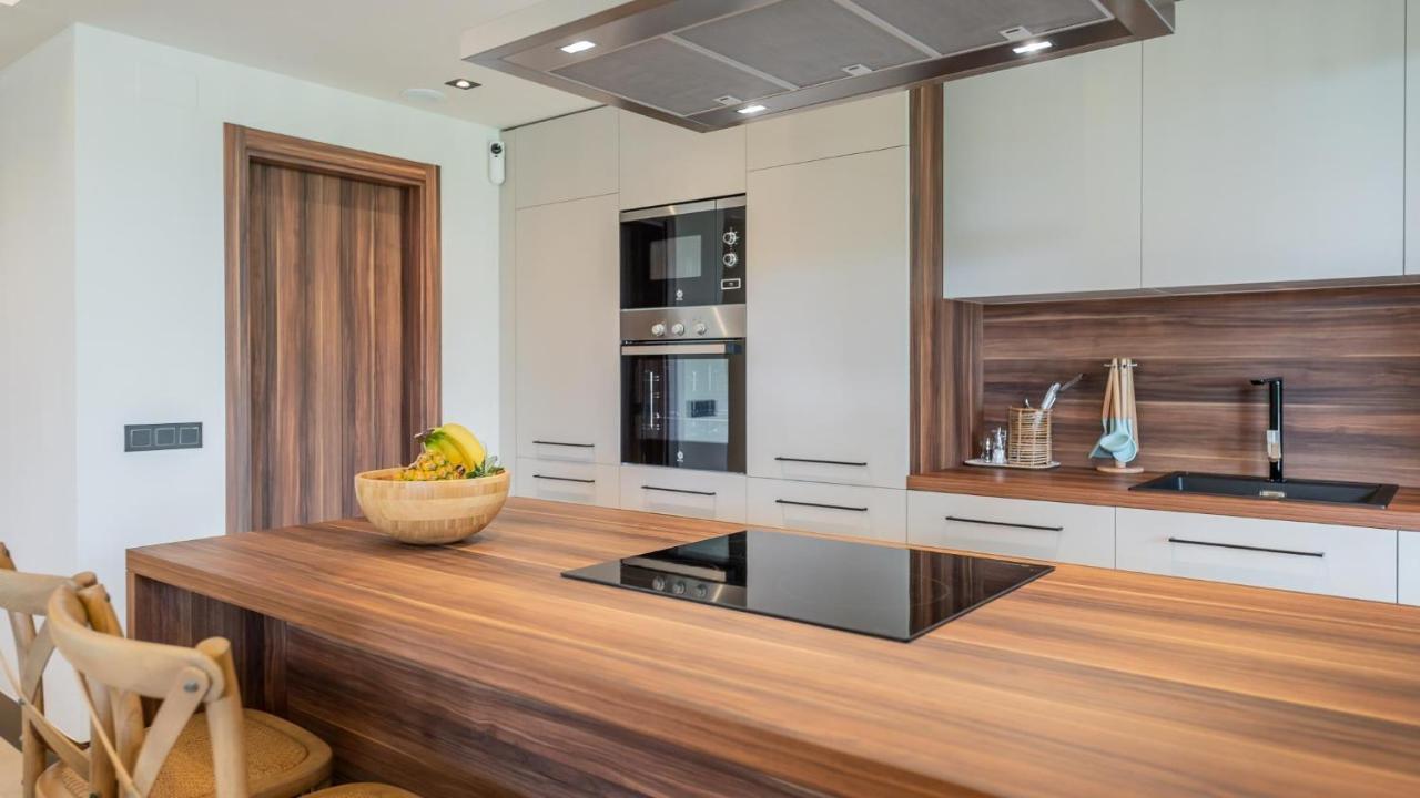 Endless Luxury At Paradise Apartment
