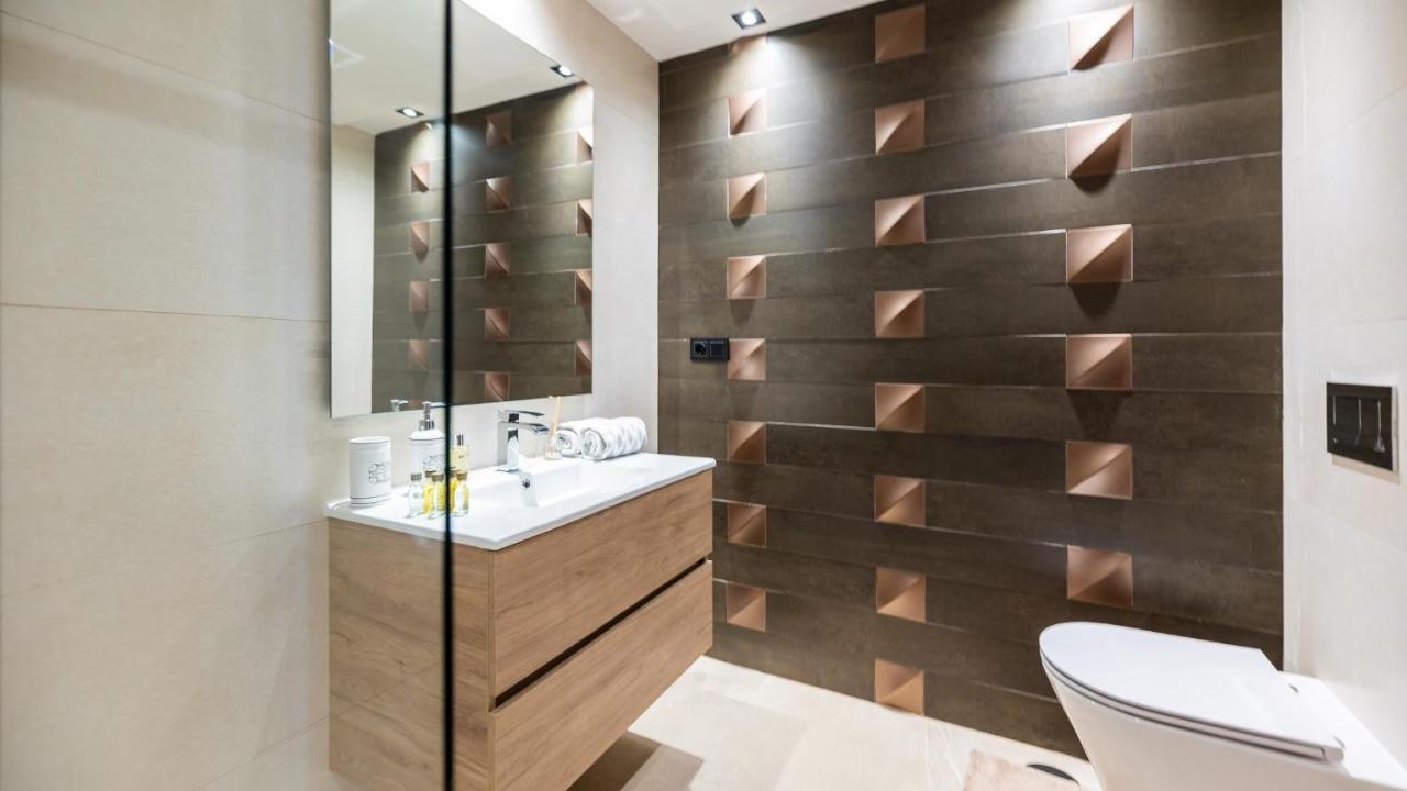 Endless Luxury At Paradise Apartment *